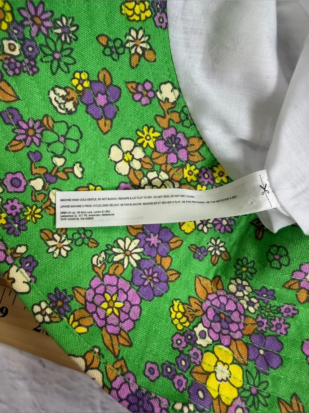 Urban Outfitters Women’s Green Floral Sun Bucket Hat with Chin Tie. Retro 70’s